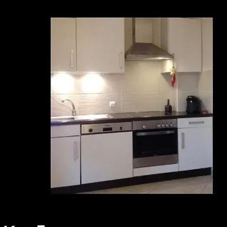 Lovely Apartm.near Airport Apartment