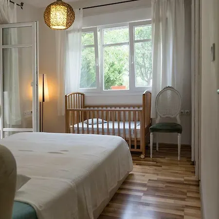 Daire Lovely Apartm.near Airport *