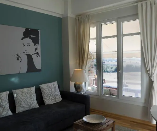 דירה Lovely Apartm.near Airport