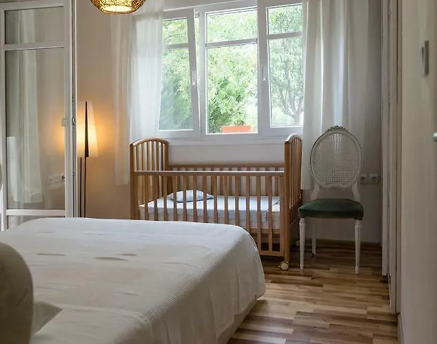 דירה Lovely Apartm.near Airport *