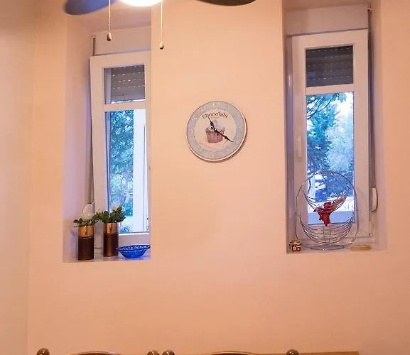 דירה Lovely Apartm.near Airport *